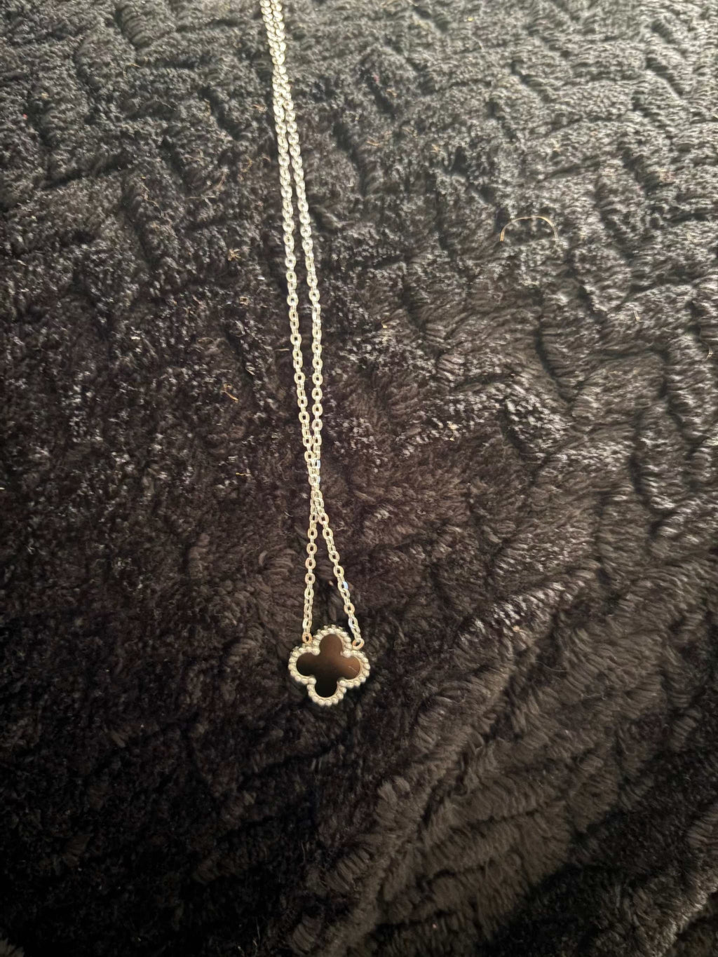 Reversible Clover Necklace blue/black