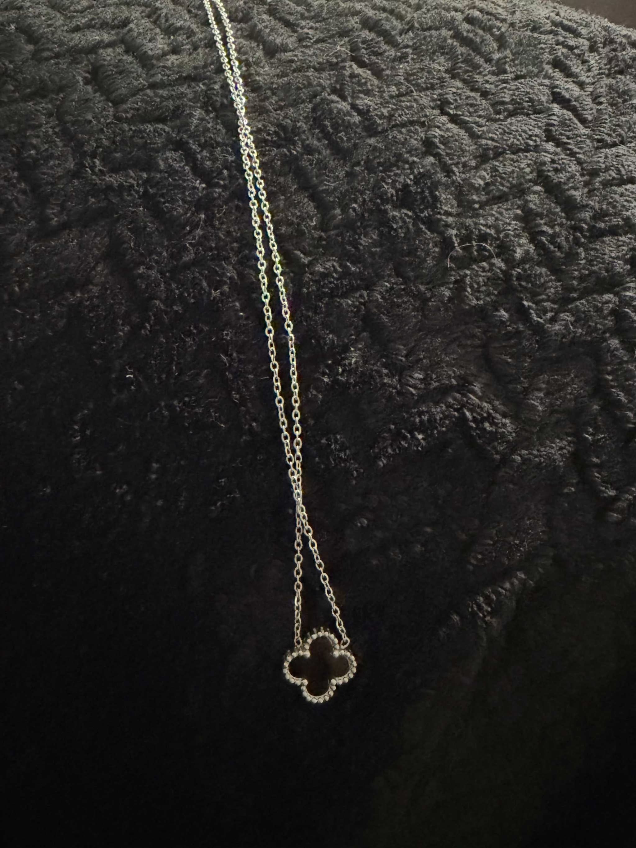 Reversible Clover Necklace blue/black