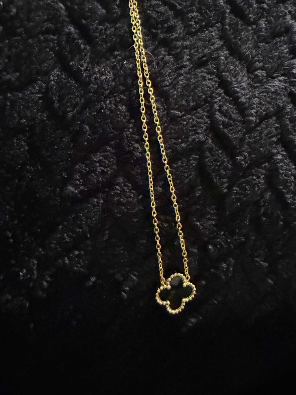Reversible Clover Necklace white/black